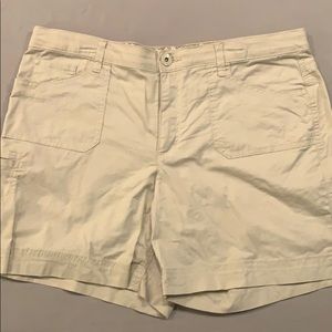 Gloria Vanderbilt  stretch jean short size 16
